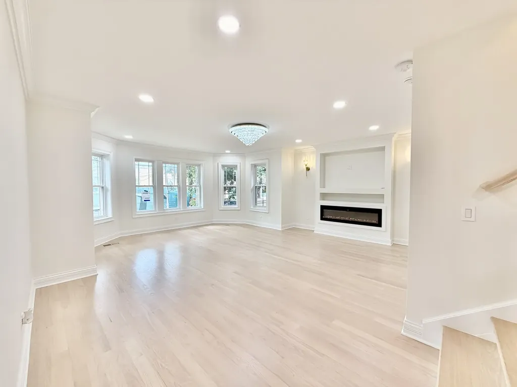 6341 North Campbell Avenue Chicago IL 60659
