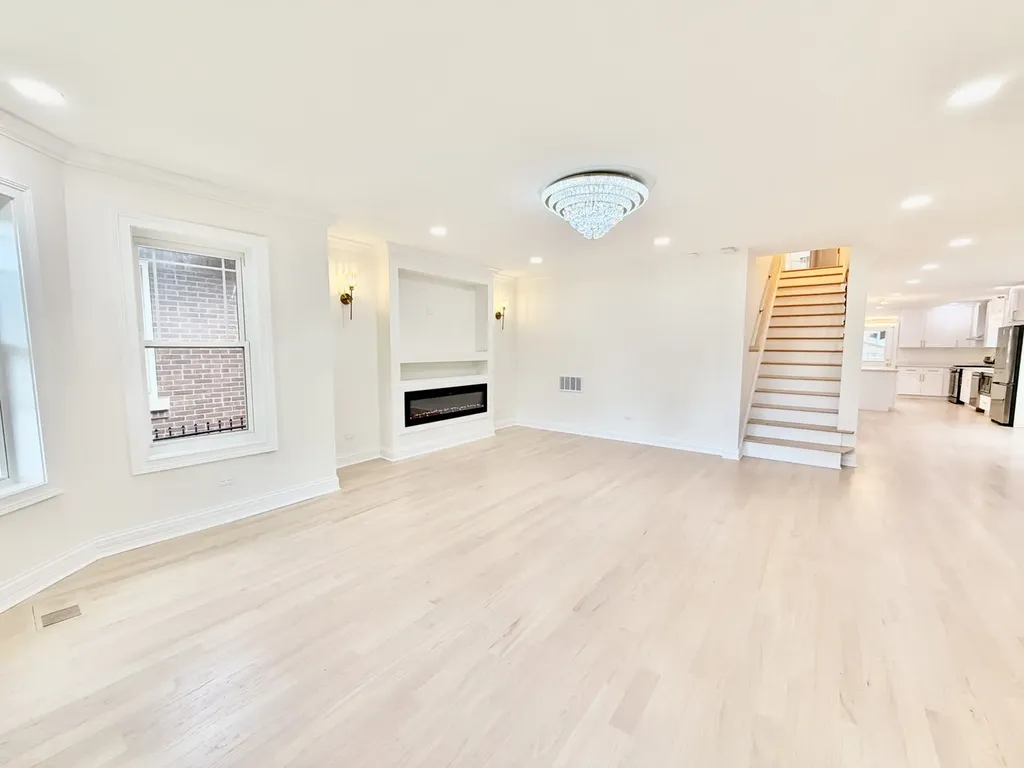 6341 North Campbell Avenue Chicago IL 60659