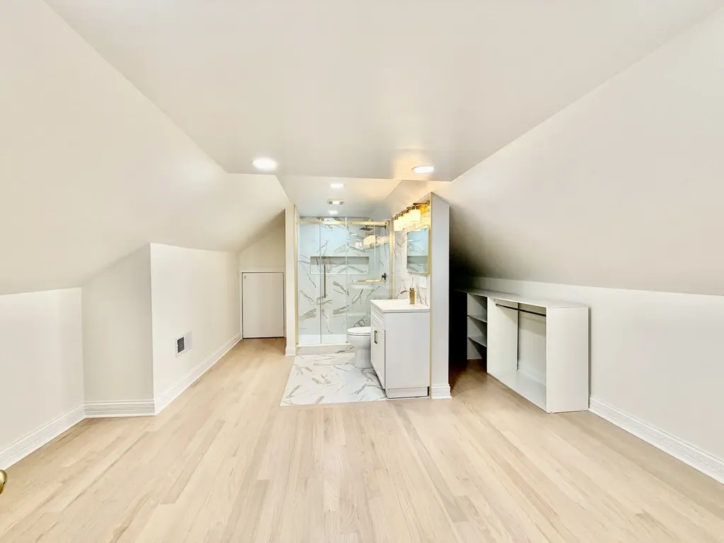 6341 North Campbell Avenue Chicago IL 60659