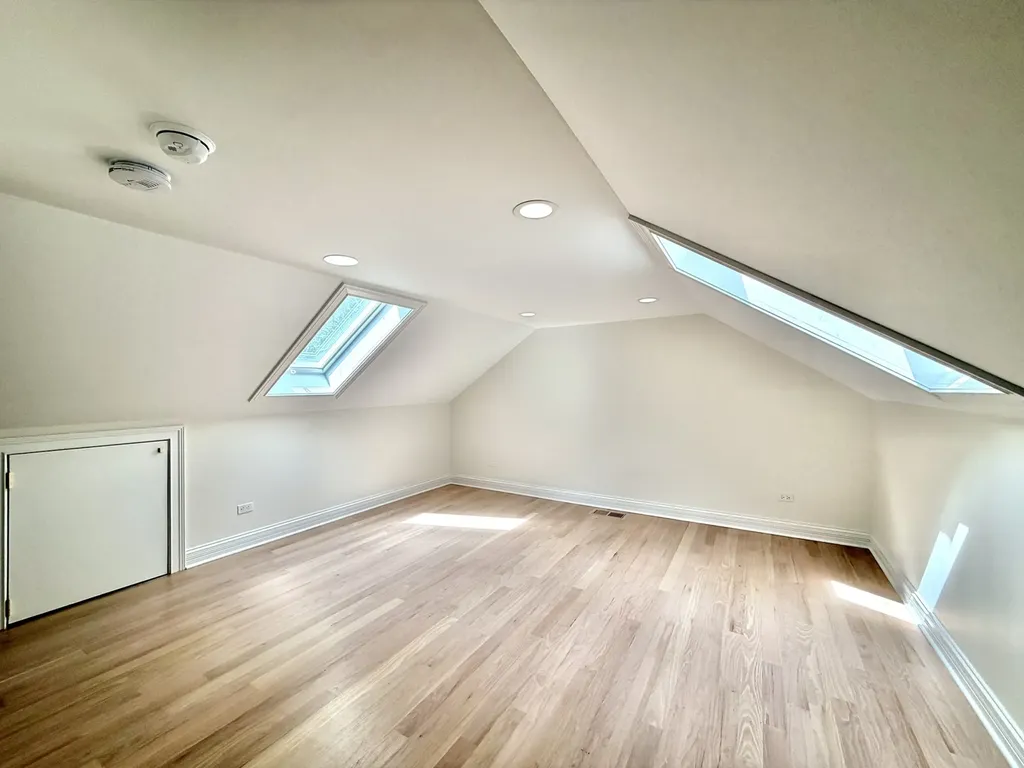 6341 North Campbell Avenue Chicago IL 60659