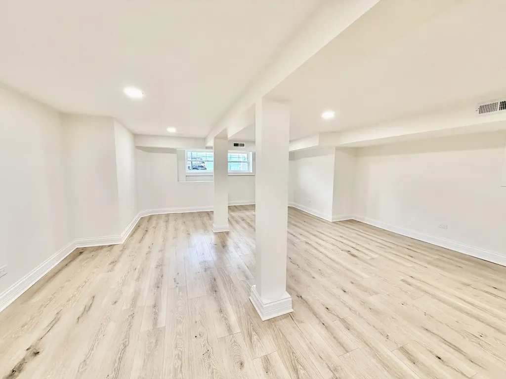 6341 North Campbell Avenue Chicago IL 60659