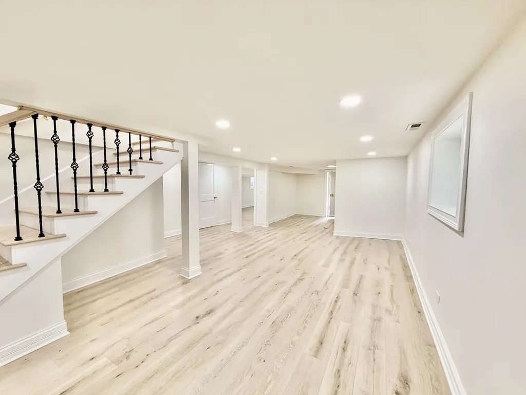 6341 North Campbell Avenue Chicago IL 60659