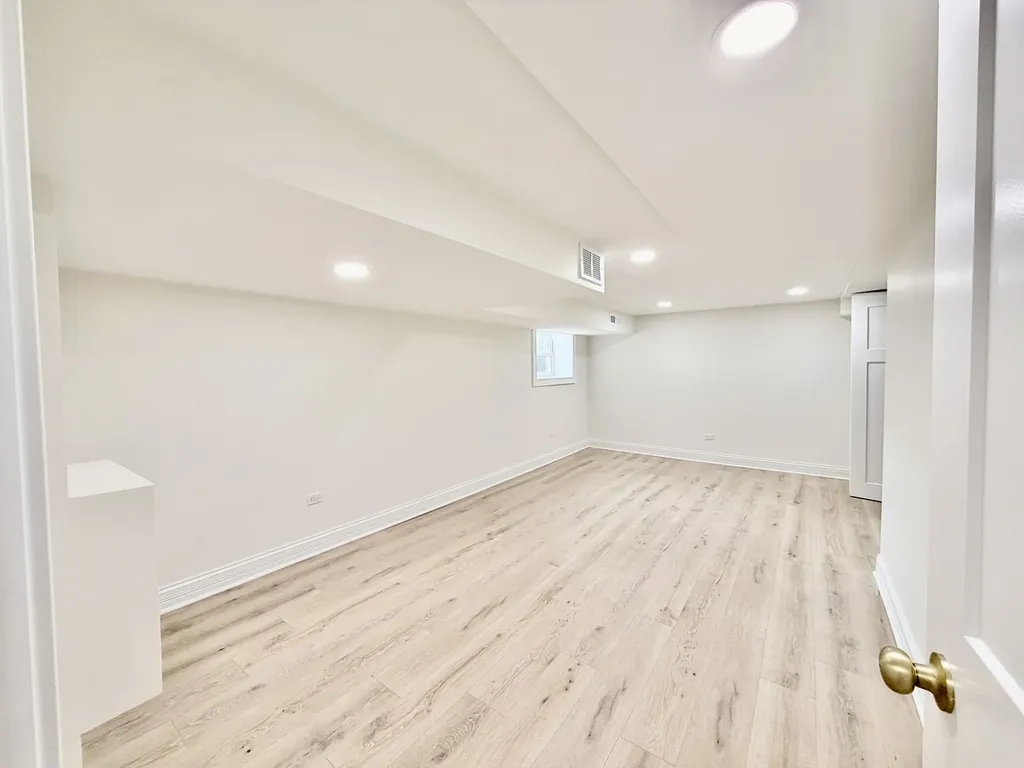 6341 North Campbell Avenue Chicago IL 60659