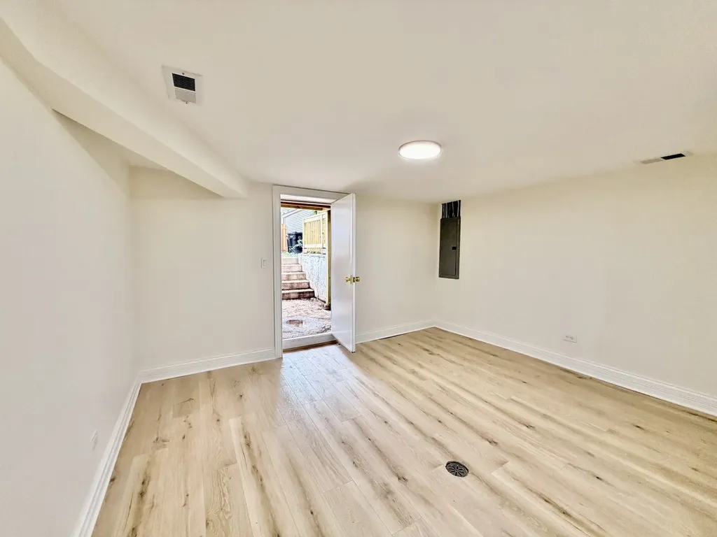 6341 North Campbell Avenue Chicago IL 60659