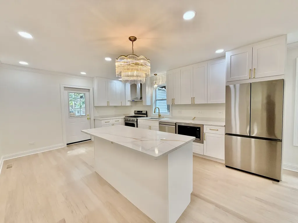 6341 North Campbell Avenue Chicago IL 60659