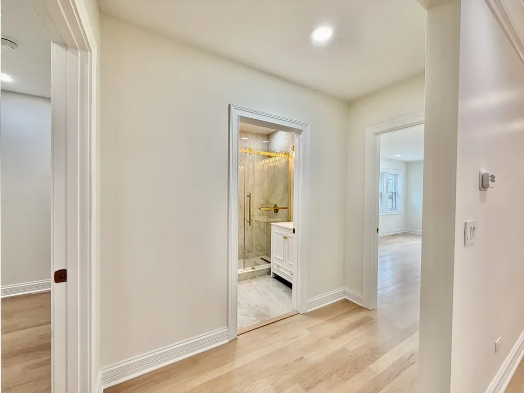 6341 North Campbell Avenue Chicago IL 60659