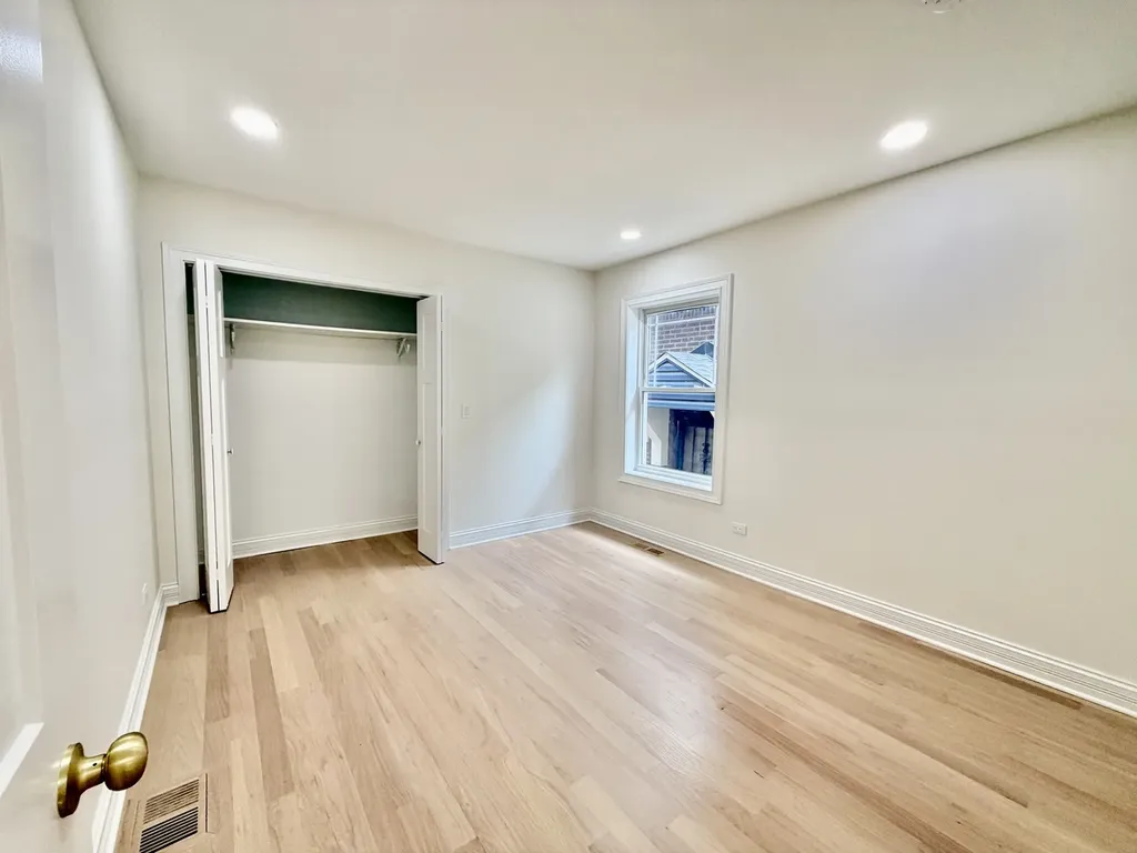 6341 North Campbell Avenue Chicago IL 60659