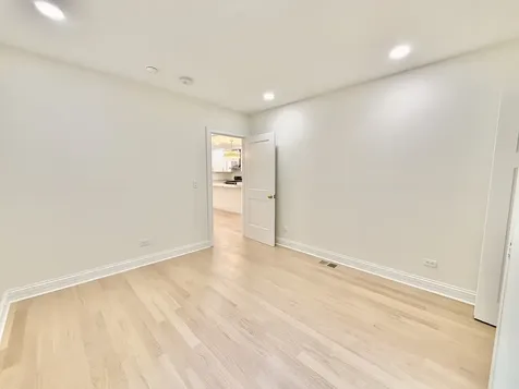6341 North Campbell Avenue Chicago IL 60659