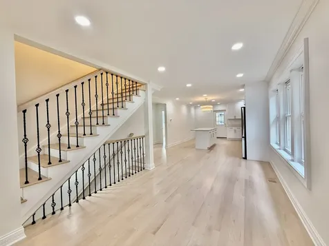 6341 North Campbell Avenue Chicago IL 60659