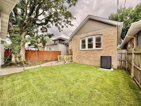 6341 North Campbell Avenue Chicago IL 60659