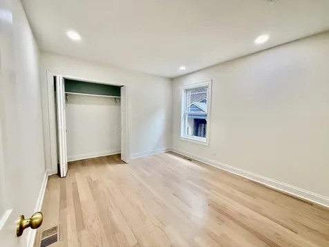 6341 North Campbell Avenue Chicago IL 60659
