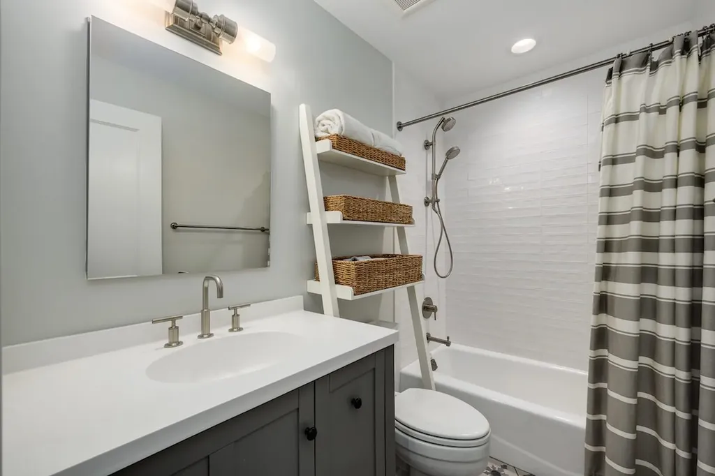 461 North Clinton Street Chicago IL 60654
