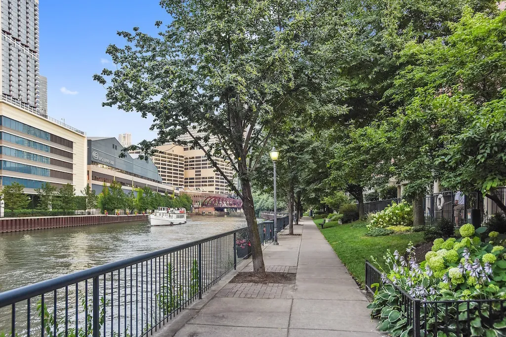461 North Clinton Street Chicago IL 60654
