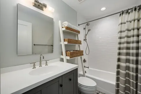 461 North Clinton Street Chicago IL 60654