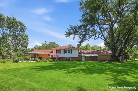 152 Foxwood Lane Barrington IL 60010