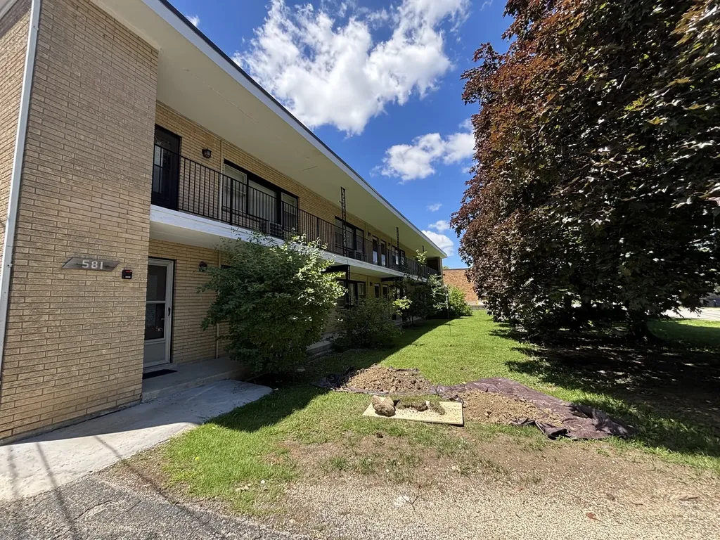581 Burlington Avenue Clarendon Hills IL 60514