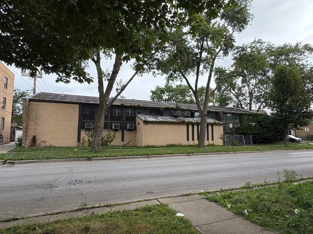 7550 South Phillips Avenue Chicago IL 60649
