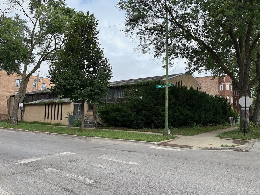 7550 South Phillips Avenue Chicago IL 60649