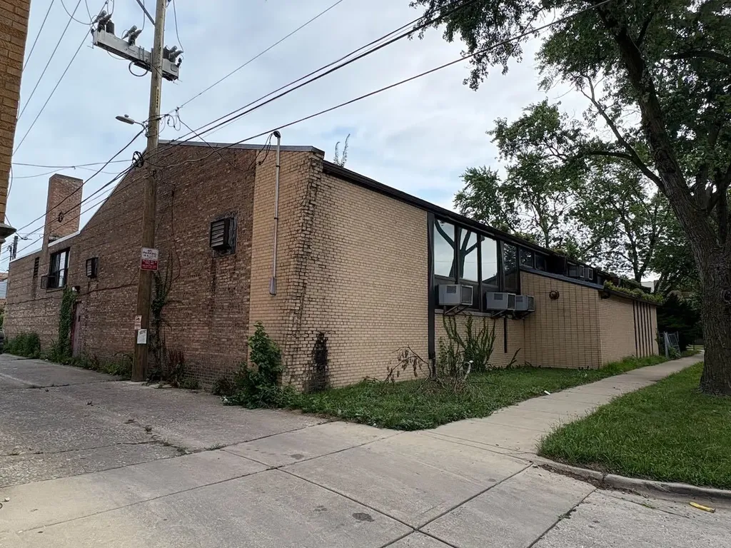 7550 South Phillips Avenue Chicago IL 60649