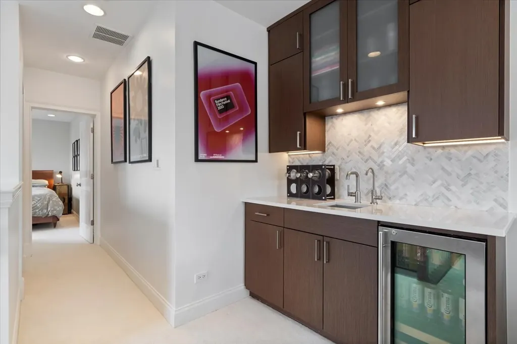 3842 North Southport Avenue Chicago IL 60613