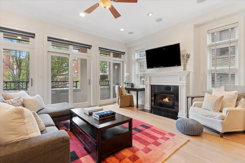 3842 North Southport Avenue Chicago IL 60613