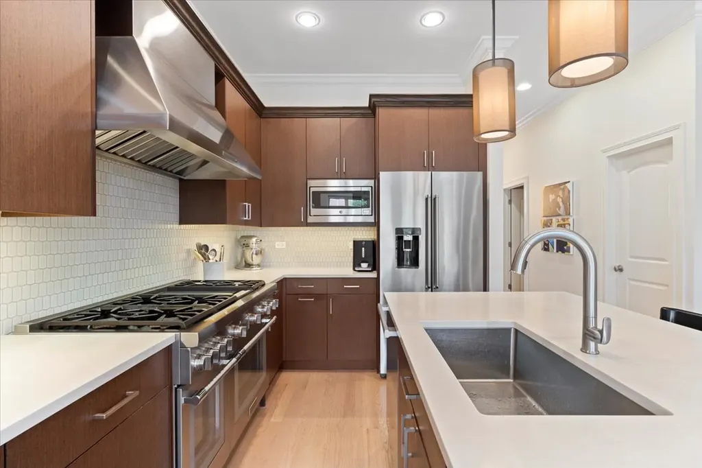 3842 North Southport Avenue Chicago IL 60613