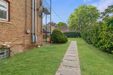 1303 West Flournoy Street Chicago IL 60607