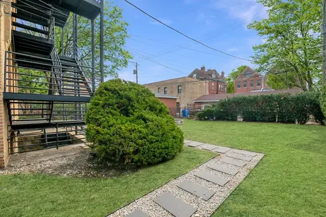 1303 West Flournoy Street Chicago IL 60607