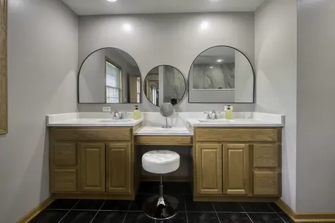 591 Sussex Court Elk Grove Village IL 60007
