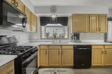 591 Sussex Court Elk Grove Village IL 60007