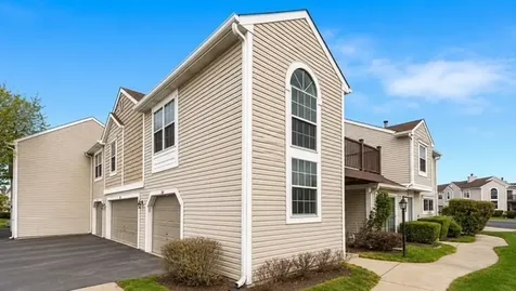 634 Le Parc Circle Buffalo Grove IL 60089