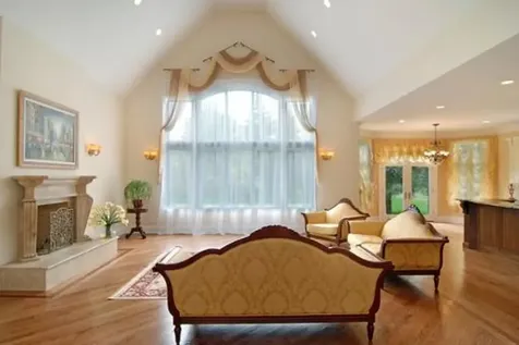 1801 Chapel Court Northbrook IL 60062
