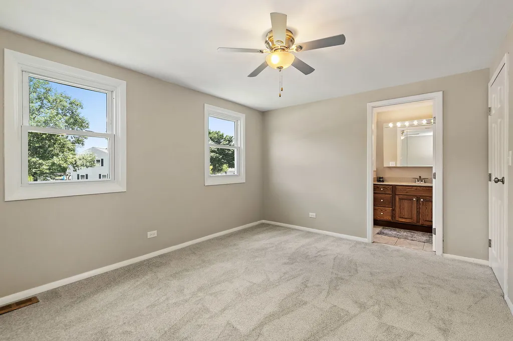 34 Paxton Lane Schaumburg IL 60194