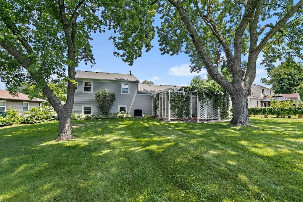 34 Paxton Lane Schaumburg IL 60194