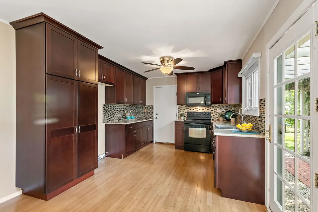 34 Paxton Lane Schaumburg IL 60194
