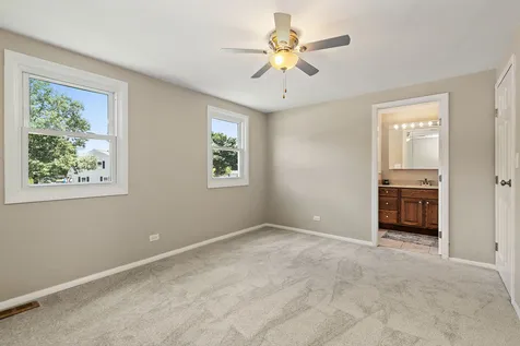 34 Paxton Lane Schaumburg IL 60194