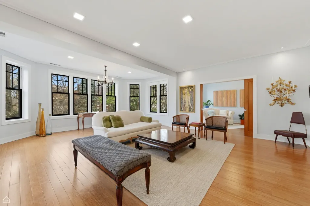 1215 East Madison Park Avenue Chicago IL 60615
