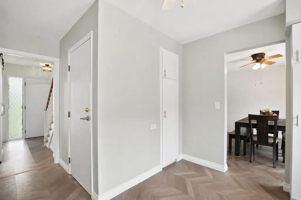 21 Kyle Court Willowbrook IL 60527