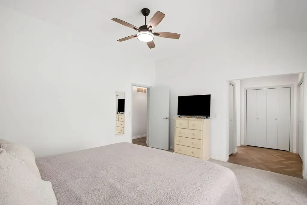 21 Kyle Court Willowbrook IL 60527