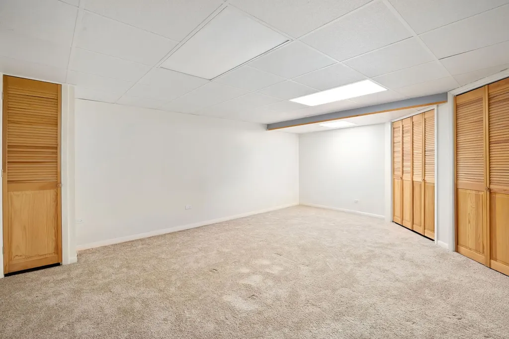21 Kyle Court Willowbrook IL 60527