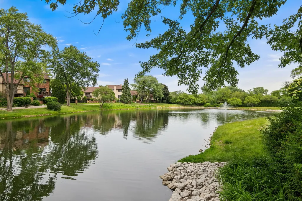 21 Kyle Court Willowbrook IL 60527