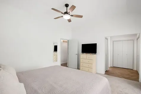 21 Kyle Court Willowbrook IL 60527