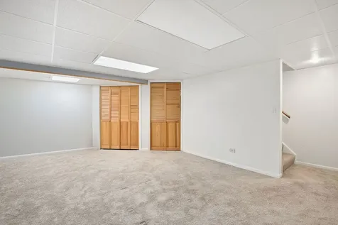 21 Kyle Court Willowbrook IL 60527