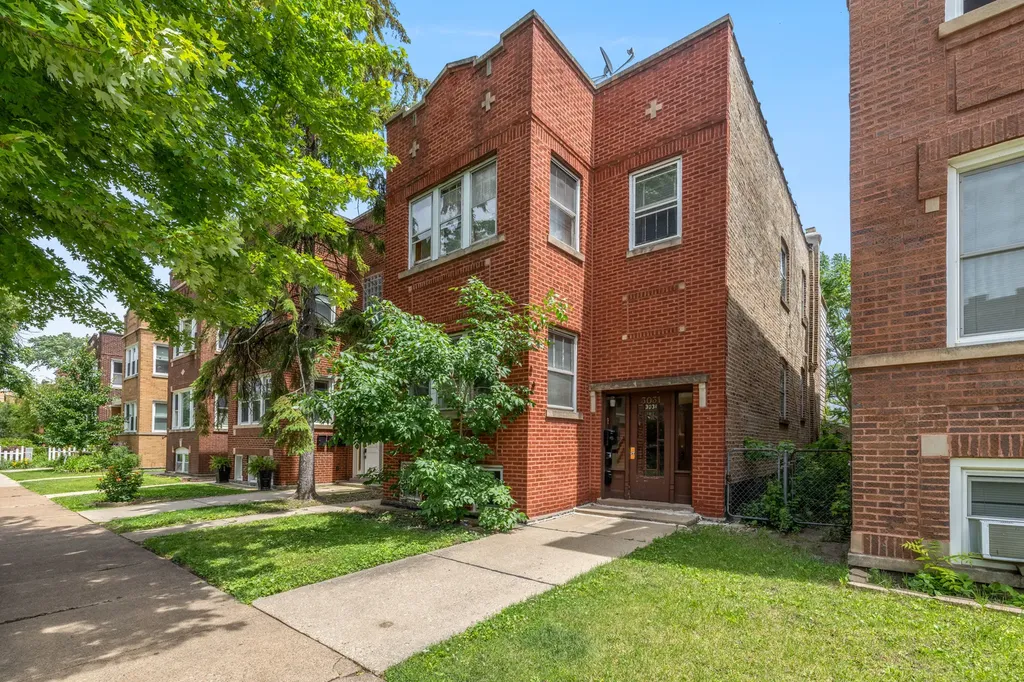 3031 North Davlin Court Chicago IL 60618