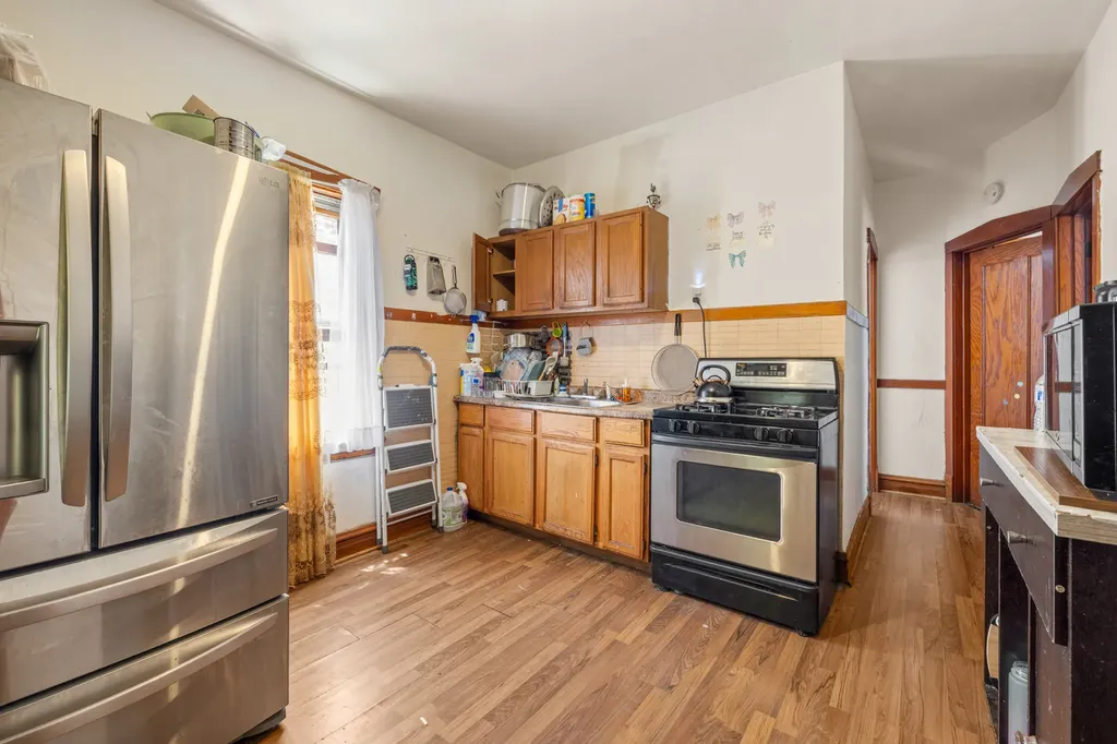 3031 North Davlin Court Chicago IL 60618