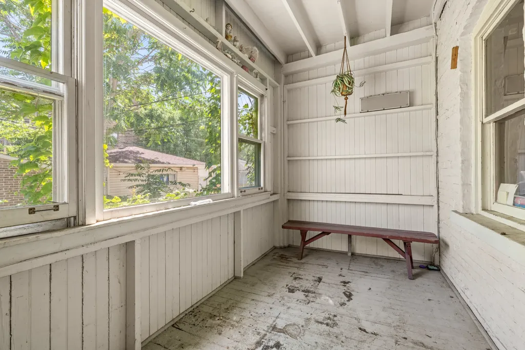 3031 North Davlin Court Chicago IL 60618