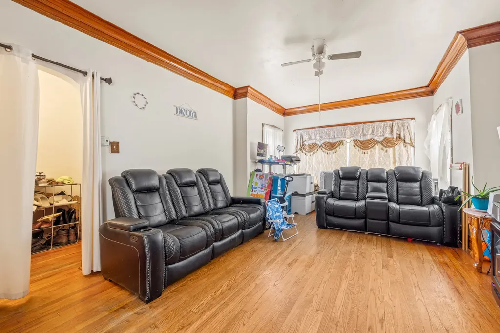 3031 North Davlin Court Chicago IL 60618