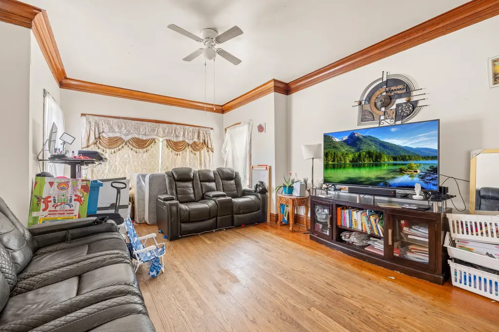 3031 North Davlin Court Chicago IL 60618