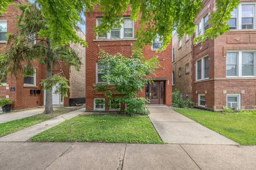 3031 North Davlin Court Chicago IL 60618