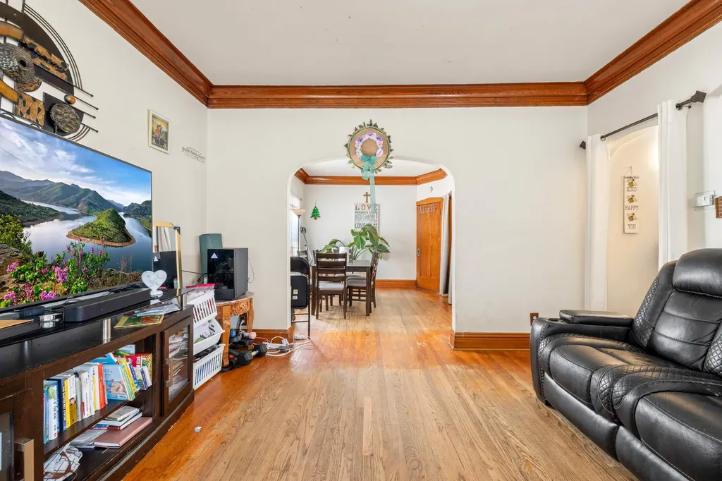 3031 North Davlin Court Chicago IL 60618